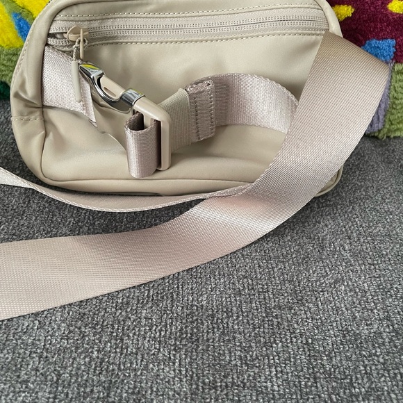 Lululemon Athletica Tan and White Crossbody Bag with Minimalist Design - Picture 2 of 3